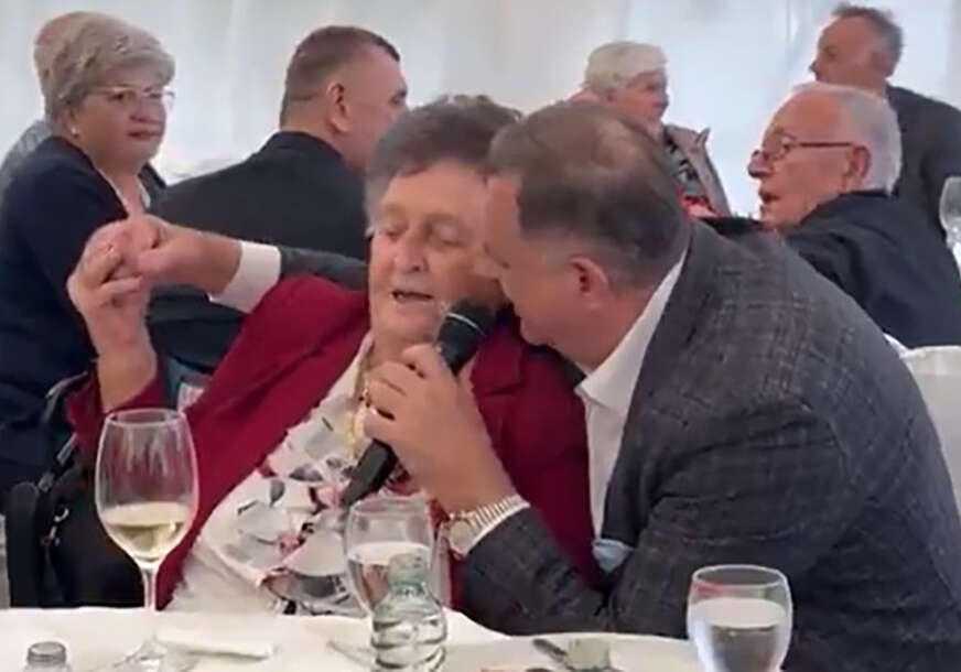 Dodik se na krsnoj slavi latio mikrofona: “Đurđevdan je najljepši uz pjesmu s majkom” VIDEO
