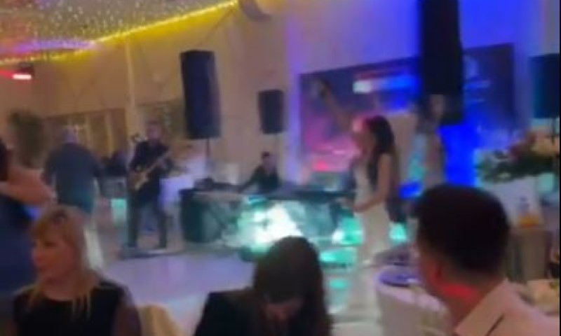 Ne udaje se svaki dan: Mlada zapucala na svojoj svadbi VIDEO