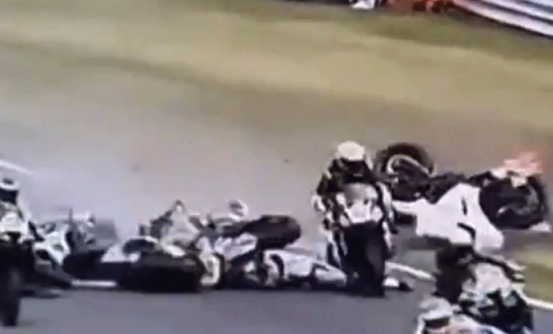 Pakao u prvom krugu: Poginula dva učesnika moto-trke nakon zastrašujućeg sudara