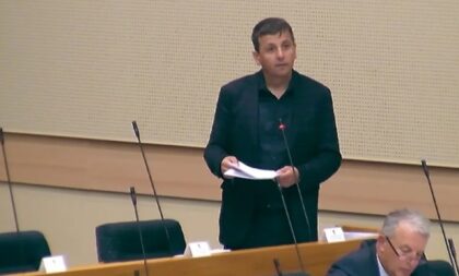 Stevandić ga “morao zaustaviti”: Vukanović pet minuta pričao o pogrešnoj tački dnevnog reda VIDEO