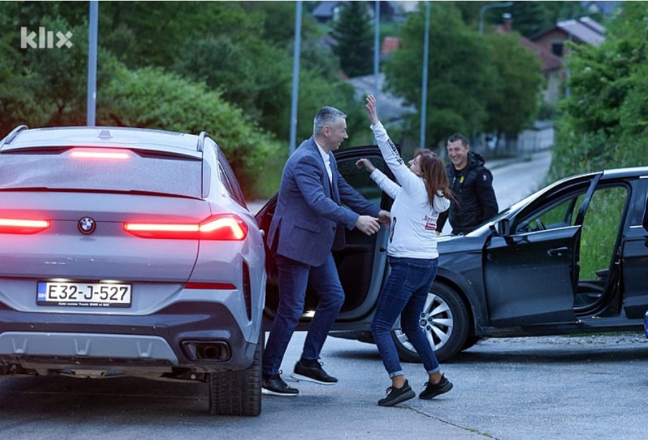 Dočekali ga članovi porodice: Prve fotografije Nešića nakon puštanja iz Vojkovića FOTO