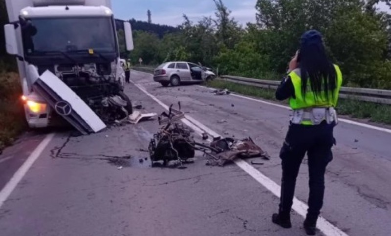 Sumnja se da je prešao u suprotnu traku: Mladić (26) poginuo u teškoj saobraćajci