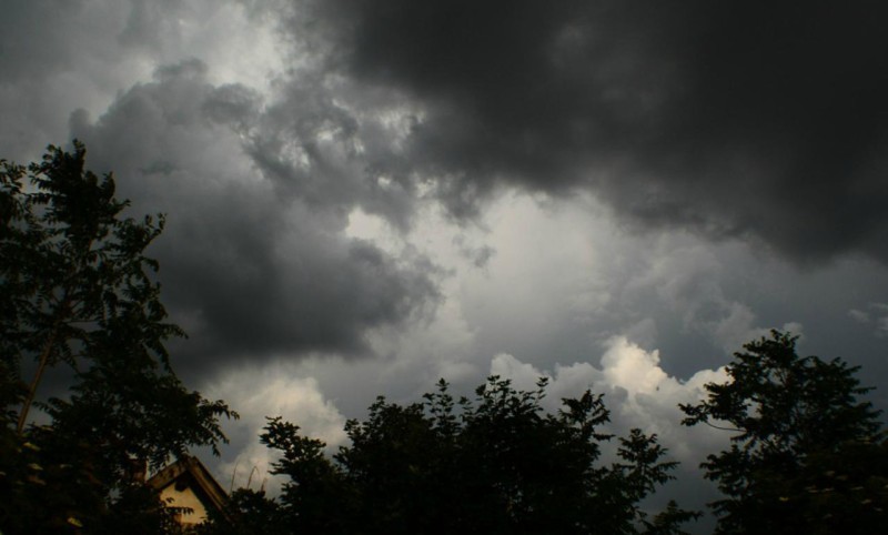 Danas pretežno oblačno, ponegdje padavine: Na planinama slab snijeg