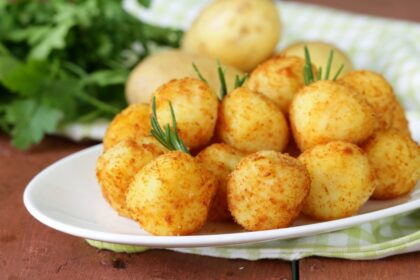 Meke, mirisne i gotove za čas: Recept za brze pogačice od krompira i sira