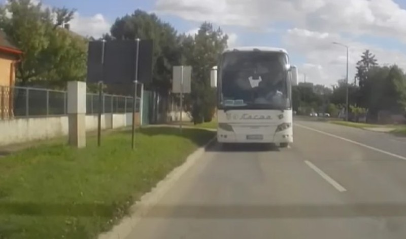 “Vrata se ne otvaraju”: Željko spriječio tragediju nakon što je vidio da se autobus zapalio