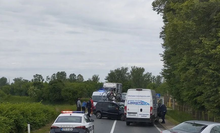 Težak sudar: Hitna i policija na terenu