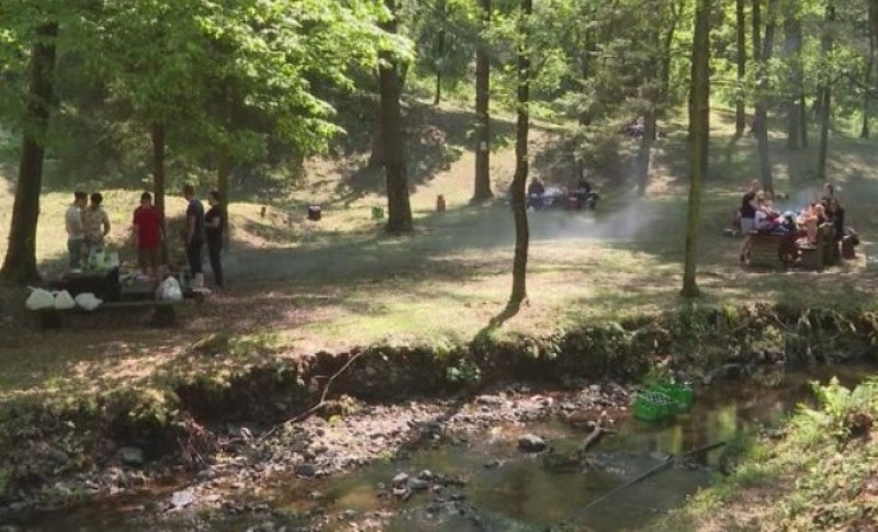 Kako se mijenjala prvomajska proslava? Od parada i pjesama Titu do narodnjaka i roštilja VIDEO