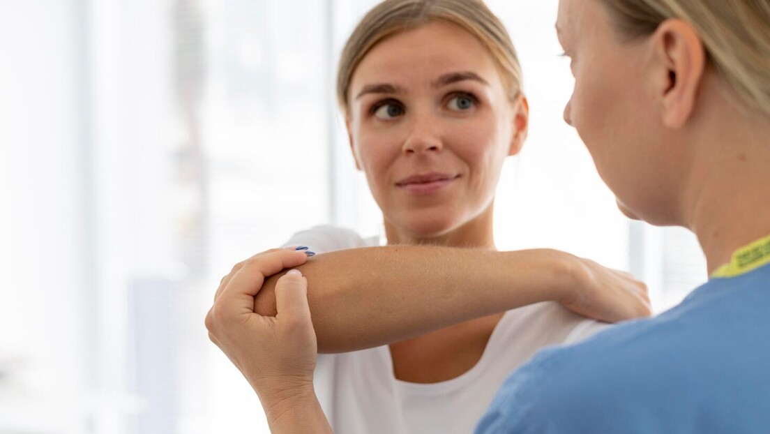 Smrznuto rame, stanje koje najčešće pogađa žene – ima li mu lijeka