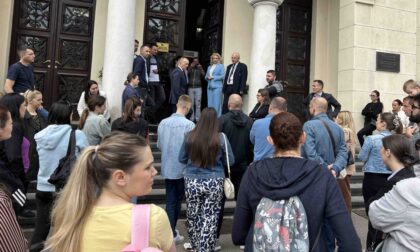 Zbog neisplaćenih subvencija: Nezadovoljni roditelji ponovo pred Gradskom upravom Banjaluka