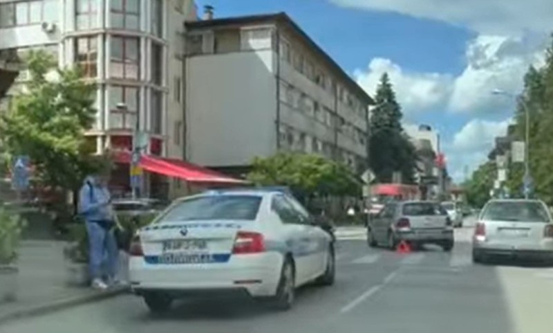 Policija stigla na mjesto saobraćajne nesreće: Sudar motora i golfa u Banjaluci VIDEO