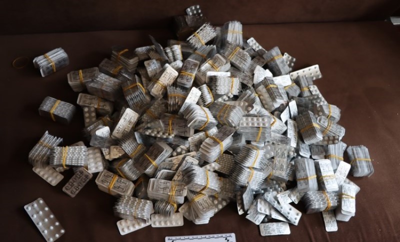 Mladić i djevojka u stanu držali 500.000 tableta: Evo šta im policija stavlja na teret