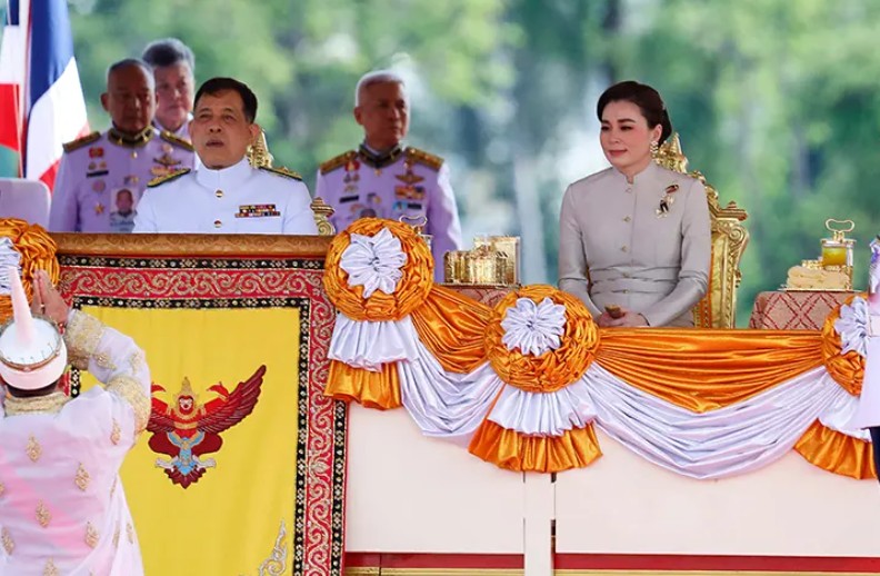 38 privatnih aviona, 300 luksuznih automobila i najmanje 52 pozlaćena čamca: On je najbogatiji monarh na svijetu