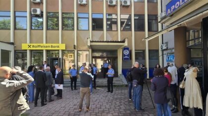Burno u Tesliću: Formirana nova skupštinska većina, prekinuto zasjedanje – stigla dojava o bombi