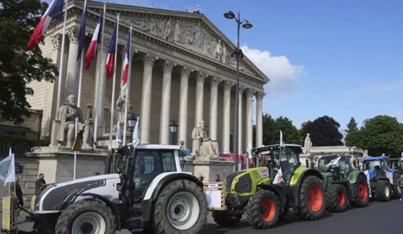 Zahtijevaju “konkretne akcije”: Poljoprivrednici traktorima ponovo protestuju u Parizu