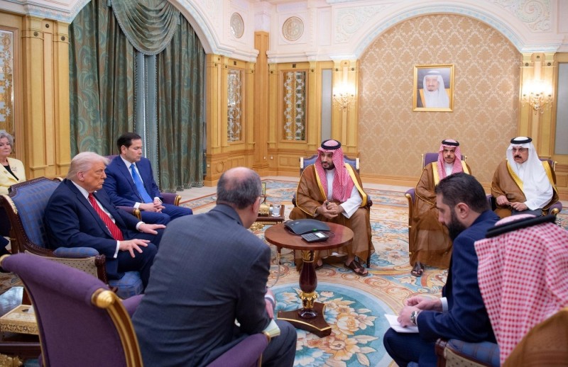 Istorijski sastanak: Tramp pio čaj s bivšim vođom Al Kaide za čiju glavu su SAD nudile 10 miliona dolara