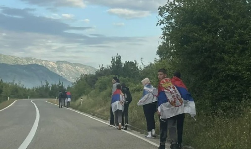 Praznik velikog svetitelja: Mladi Trebinjci krenuli pješke u rodno selo Svetog Vasilija Ostroškog