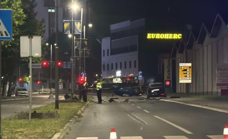 Teška saobraćajna nesreća u BiH: Automobil završio na krovu, povrijeđene dvije osobe