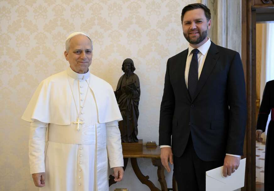 Vens uručio pismo: Tramp pozvao papu da posjeti Ameriku