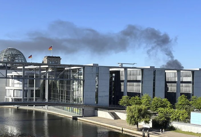 Grad potresle snažne eksplozije: Crni dim se nadvio iznad Berlina