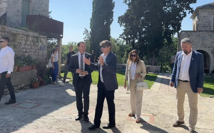 Oduševljen manastirom Tvrdoš: Rod Blagojević uživao i u Trebinju