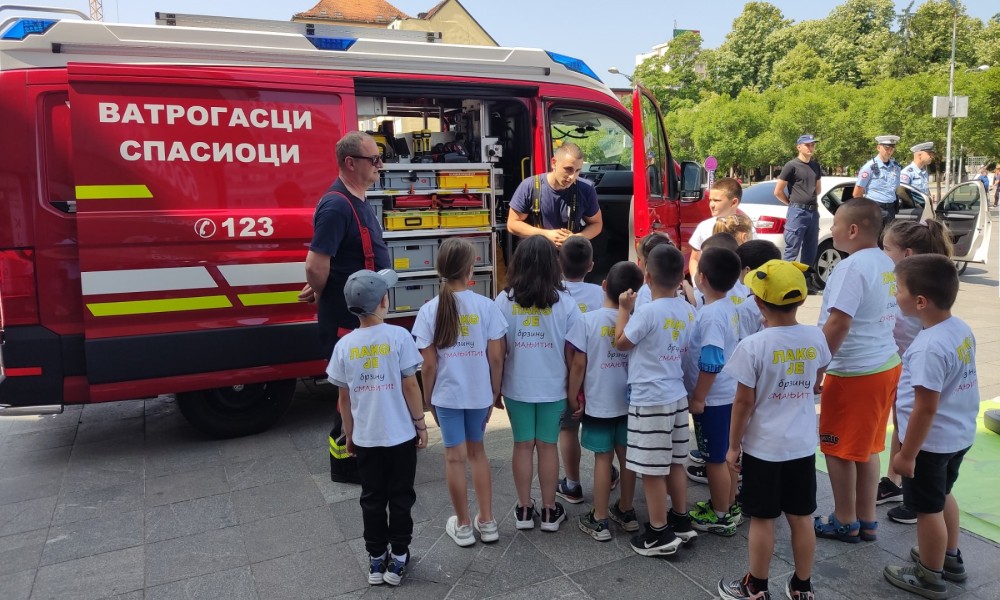 Najmlađi Banjalučani na Trgu Krajine: Počela kampanja “Lako je brzinu smanjiti” FOTO/VIDEO