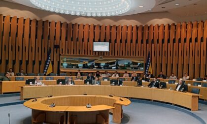 Izborni zakon pred delegatima: Usvojena hitna procedura, pa zatražena pauza