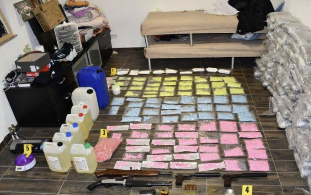 Policija upala u kuću: Optužen da je skrivao oko 100 kilograma droge