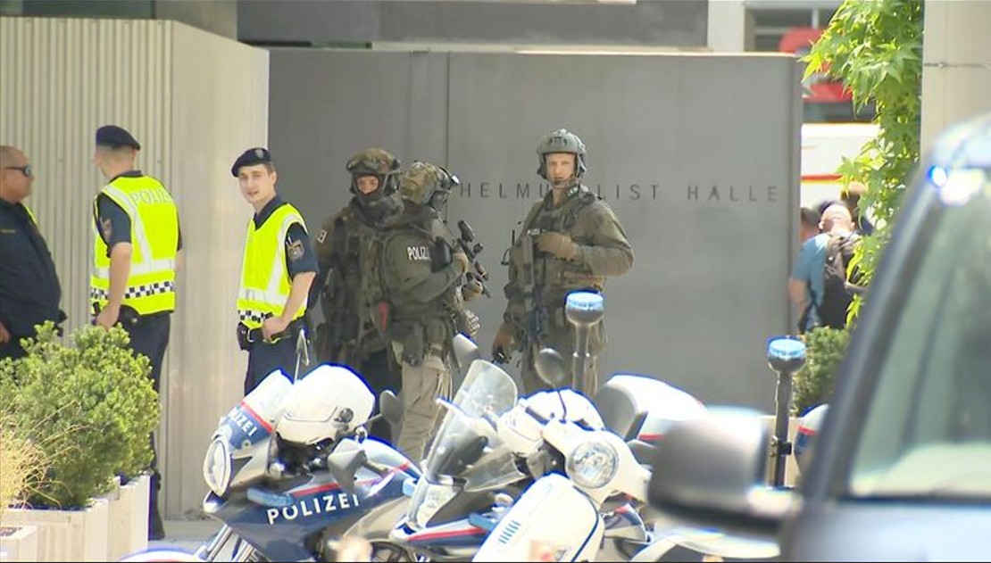 Masakr potresao Austriju: Bivši učenik upao u školu sa pištoljem i sačmaricom VIDEO