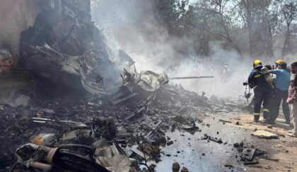 Strahuje se za živote 242 putnika: Bivši premijer bio u avionu koji se srušio u Indiji