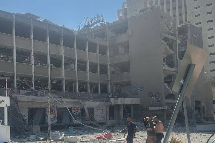 Odjekuju eksplozije: Iran opet napao Izrael balističkim projektilima FOTO/VIDEO