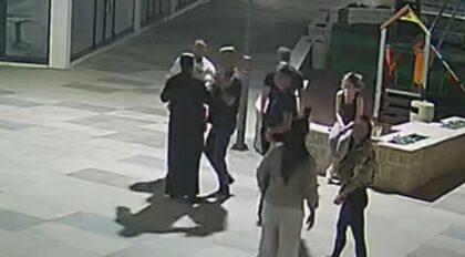 Ignorišu se zakoni: Sveštenik pred djecom napadnut u centru Trebinja VIDEO
