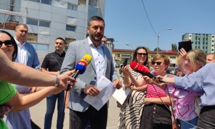 Gužva pred Okružnim tužilaštvom: Pres na pres – na optužbe Ninkovića odgovorio Drinić FOTO/VIDEO