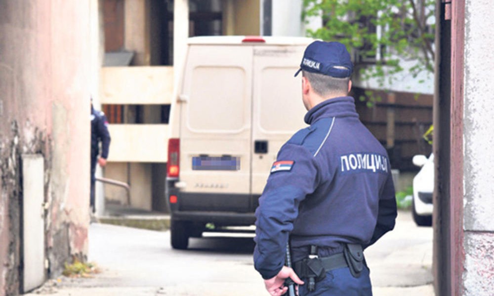 Policija obavila uviđaj: Djevojka (16) preminula nakon pada sa stambene zgrade