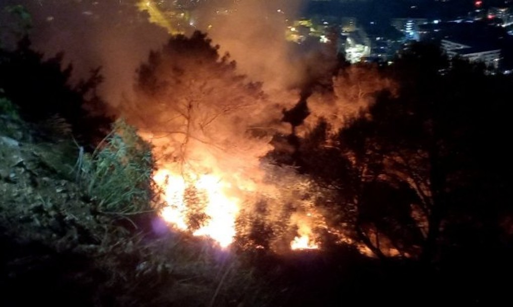 Incident na koncertu: Nakon vatrometa izbio požar u Trebinju VIDEO