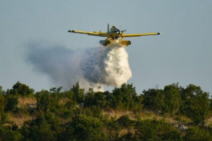 Požar kod Šibenika: Vatru gasi 27 vatrogasaca sa 11 vozila FOTO