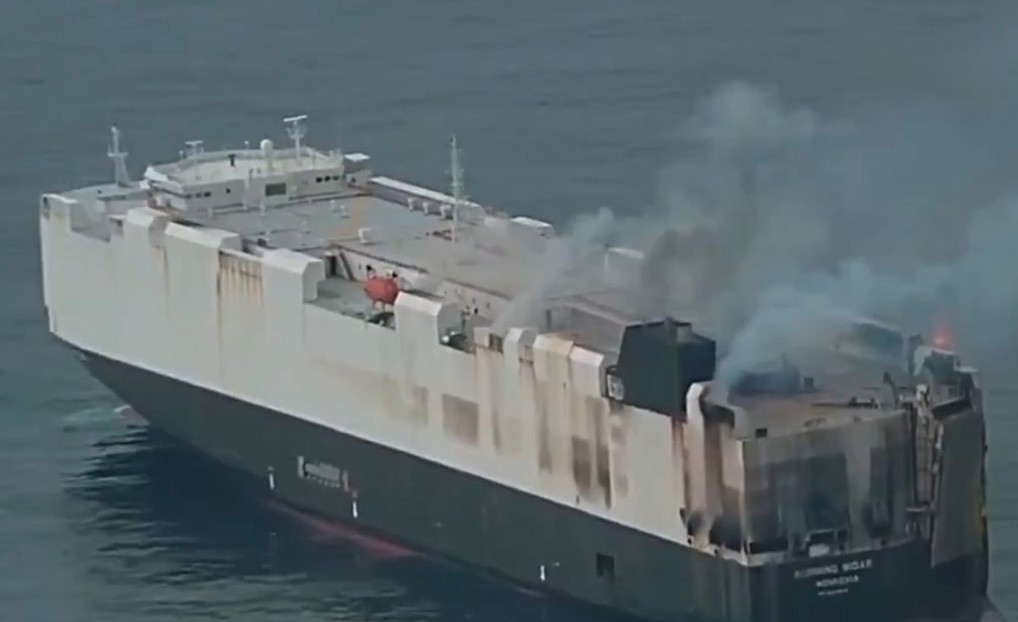 Posada evakuisana: Požar na brodu potopio 3.000 automobila