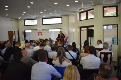 Burno na sjednici SDS-a: Ostavke pljušte, traži se novo rukovodstvo!
