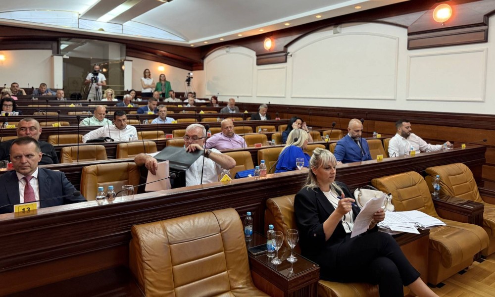 Turisti smetaju: Odbornici “zakuvali” ko će da naplaćuje parking u Banjaluci