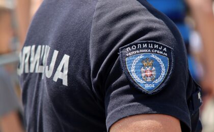 Drama u kafiću! Pištoljem plašio goste u lokalu, policija reagovala
