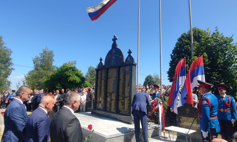 Kod Spomen-obilježja na Dugoj Njivi: Položeni vijenci povodom obilježavanja godišnjice prodora Koridora