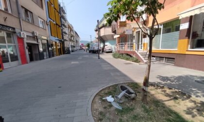 U Gajevoj ulici ništa novo: Uništen još jedan stub rasvjete FOTO