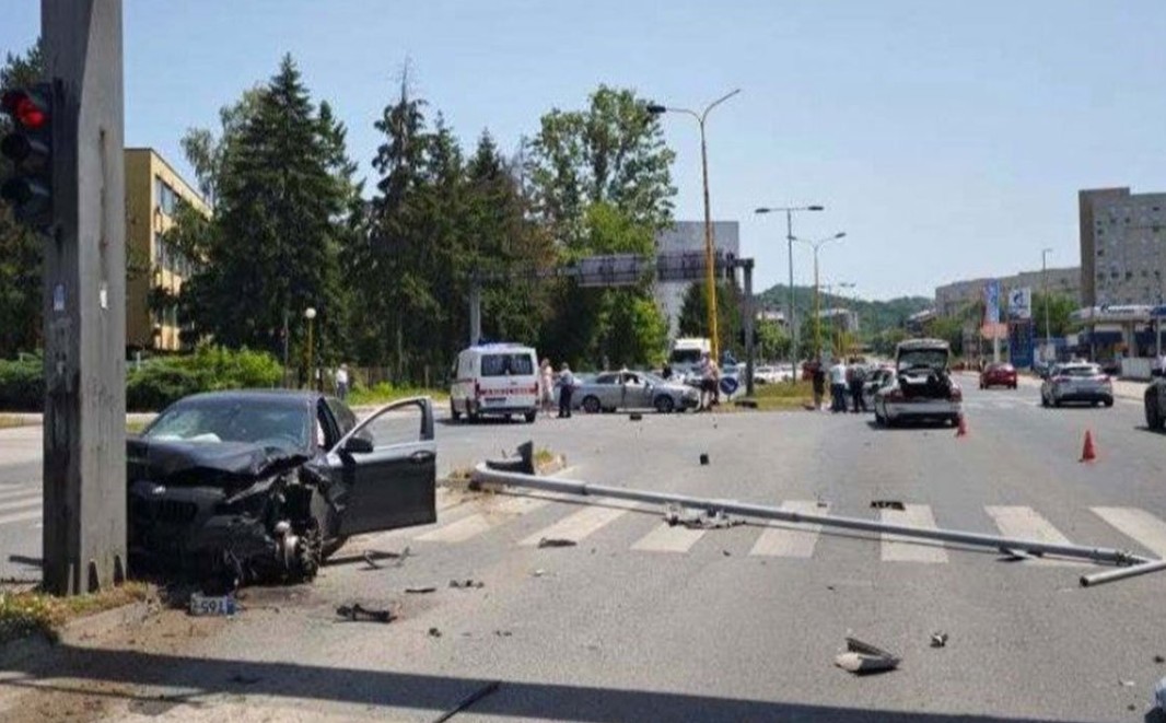 Karambol na magistrali: Šest osoba povrijeđeno u sudaru tri vozila