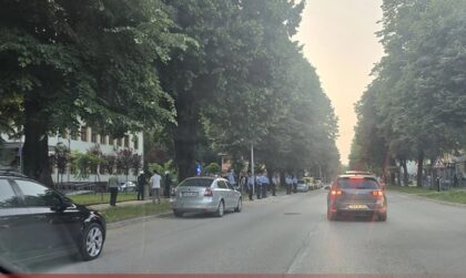 Veliki broj policajaca oko objekta: Miličević odveden u prostorije Gradske uprave