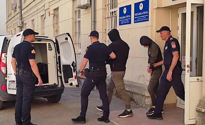 Pretukli oca i sina: Pogledajte sprovođenje Trebinjaca za kojima se tragalo VIDEO