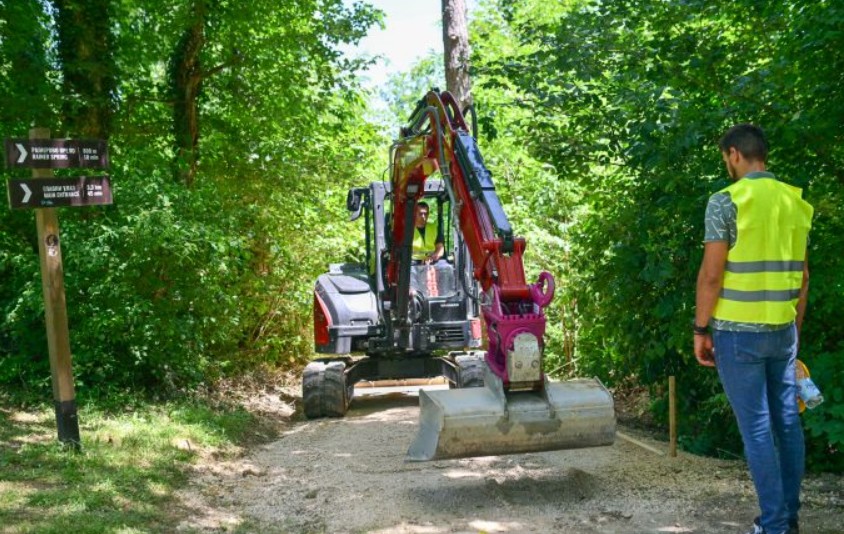 Stanivuković na Banj brdu: Obišao radove na sanaciji pješačke staze