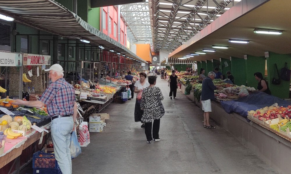 Šta se trenutno nudi: Cijene voća i povrća na banjalučkoj tržnici