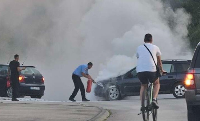 Drama na putu u Banjaluci: Zapalio se automobil u pokretu