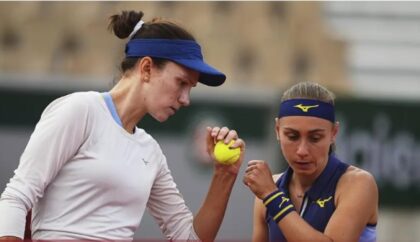 Dalje idu, dalje idu… Aleksandra Krunić i njena dubl partnerka u finalu Rolan Garosa