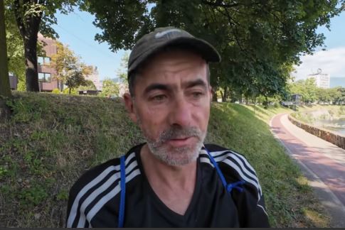 Vapaj za pomoć! Devet godina spava ispod mosta u BiH, ali nikada se nije razbolio VIDEO