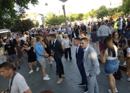 Apsolventsko veče u Banjaluci: Studentima najveća želja da se zaposle VIDEO